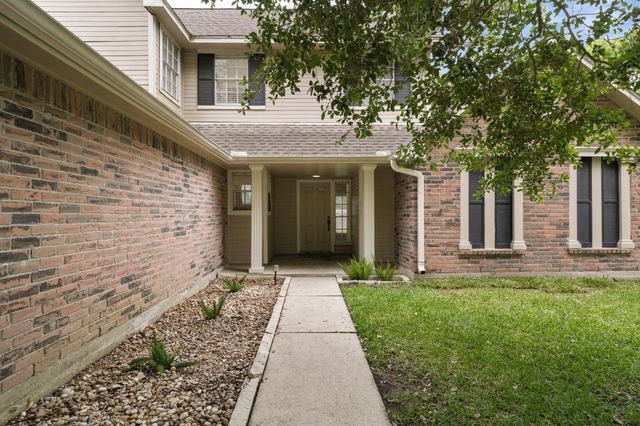 722 Regency Court, Friendswood, TX 77546