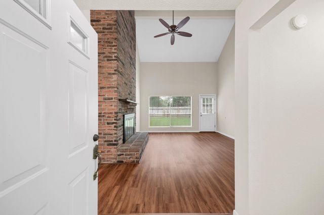 722 Regency Court, Friendswood, TX 77546