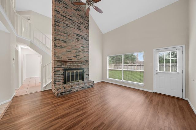 722 Regency Court, Friendswood, TX 77546