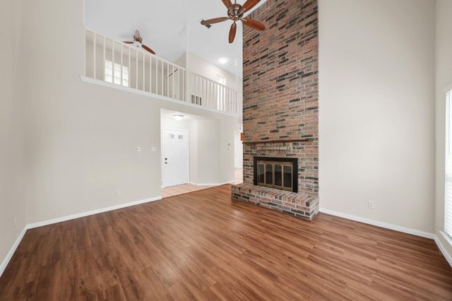 722 Regency Court, Friendswood, TX 77546