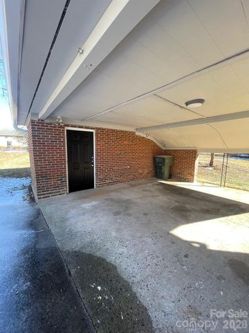 2220 Gaines Avenue, Gastonia, NC 28054