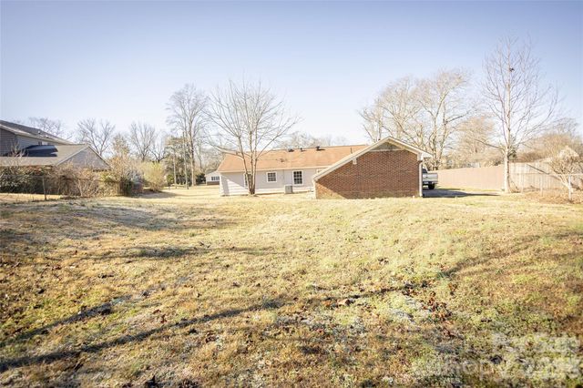 2220 Gaines Avenue, Gastonia, NC 28054