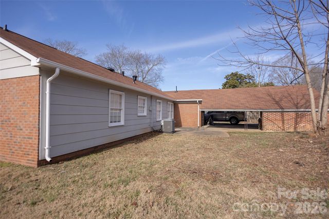 2220 Gaines Avenue, Gastonia, NC 28054