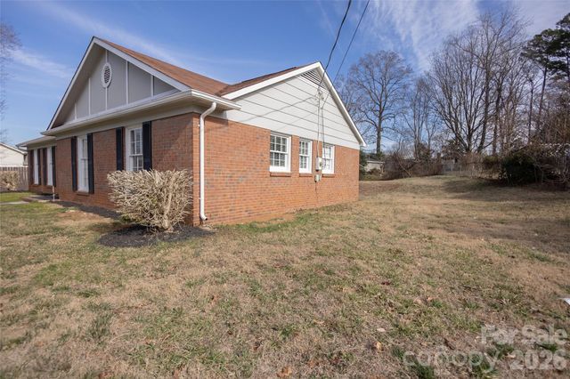 2220 Gaines Avenue, Gastonia, NC 28054