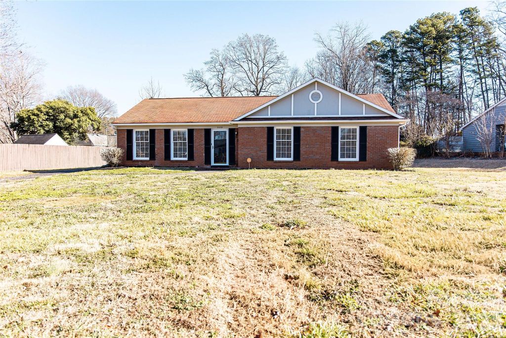 2220 Gaines Avenue, Gastonia, NC 28054