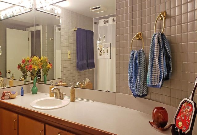 12 Stillwater Circle, Salem, NH 03079