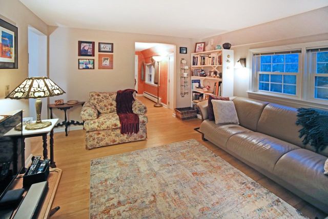 12 Stillwater Circle, Salem, NH 03079