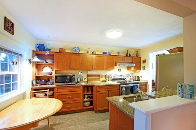 12 Stillwater Circle, Salem, NH 03079