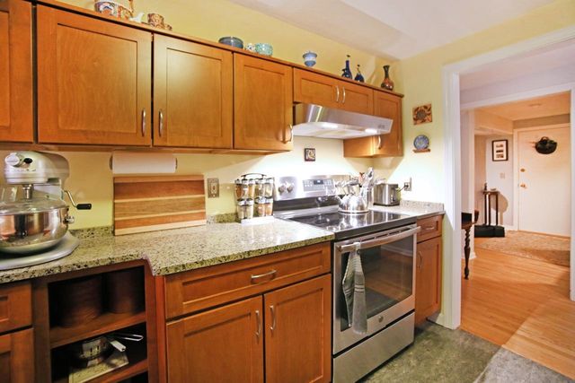 12 Stillwater Circle, Salem, NH 03079