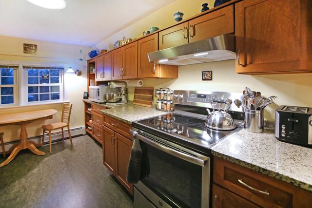 12 Stillwater Circle, Salem, NH 03079