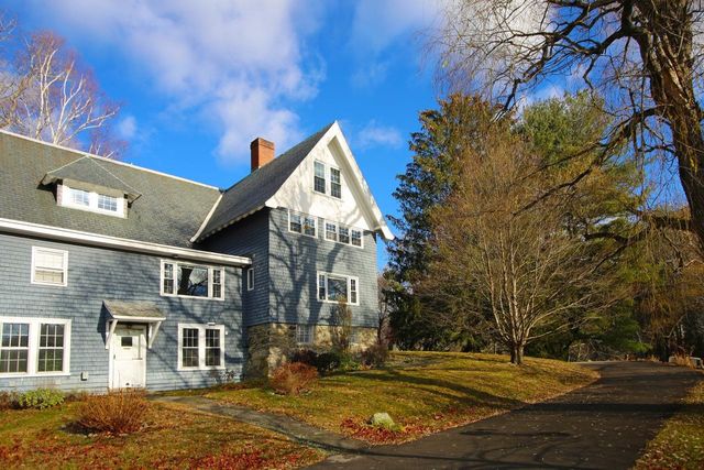 12 Stillwater Circle, Salem, NH 03079