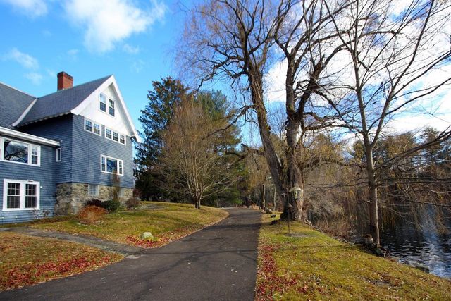 12 Stillwater Circle, Salem, NH 03079