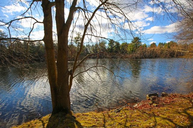 12 Stillwater Circle, Salem, NH 03079