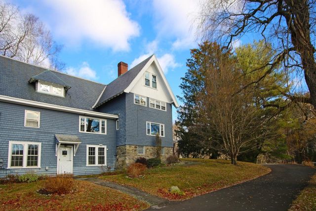 12 Stillwater Circle, Salem, NH 03079