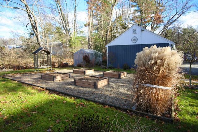 12 Stillwater Circle, Salem, NH 03079