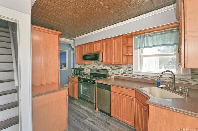 2478 S Saint Marks Avenue, Bellmore, NY 11710