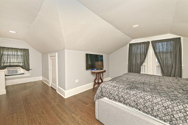 2478 S Saint Marks Avenue, Bellmore, NY 11710