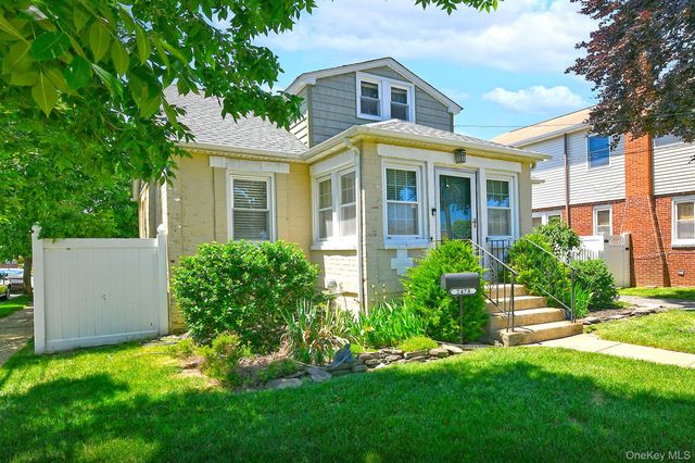 2478 S Saint Marks Avenue, Bellmore, NY 11710