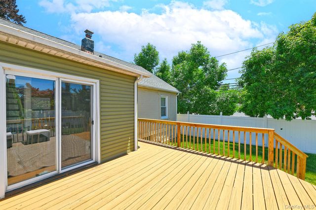 2478 S Saint Marks Avenue, Bellmore, NY 11710