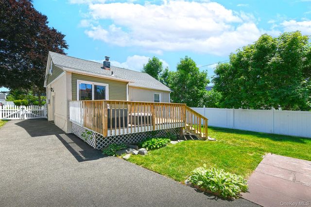 2478 S Saint Marks Avenue, Bellmore, NY 11710