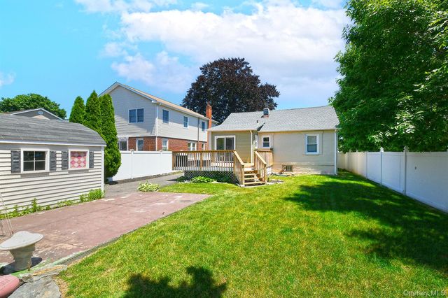 2478 S Saint Marks Avenue, Bellmore, NY 11710
