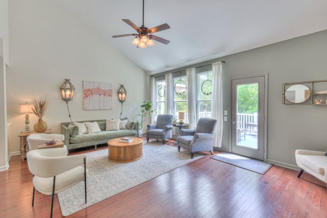 6008 Christmas Dr, Nolensville, TN 37135