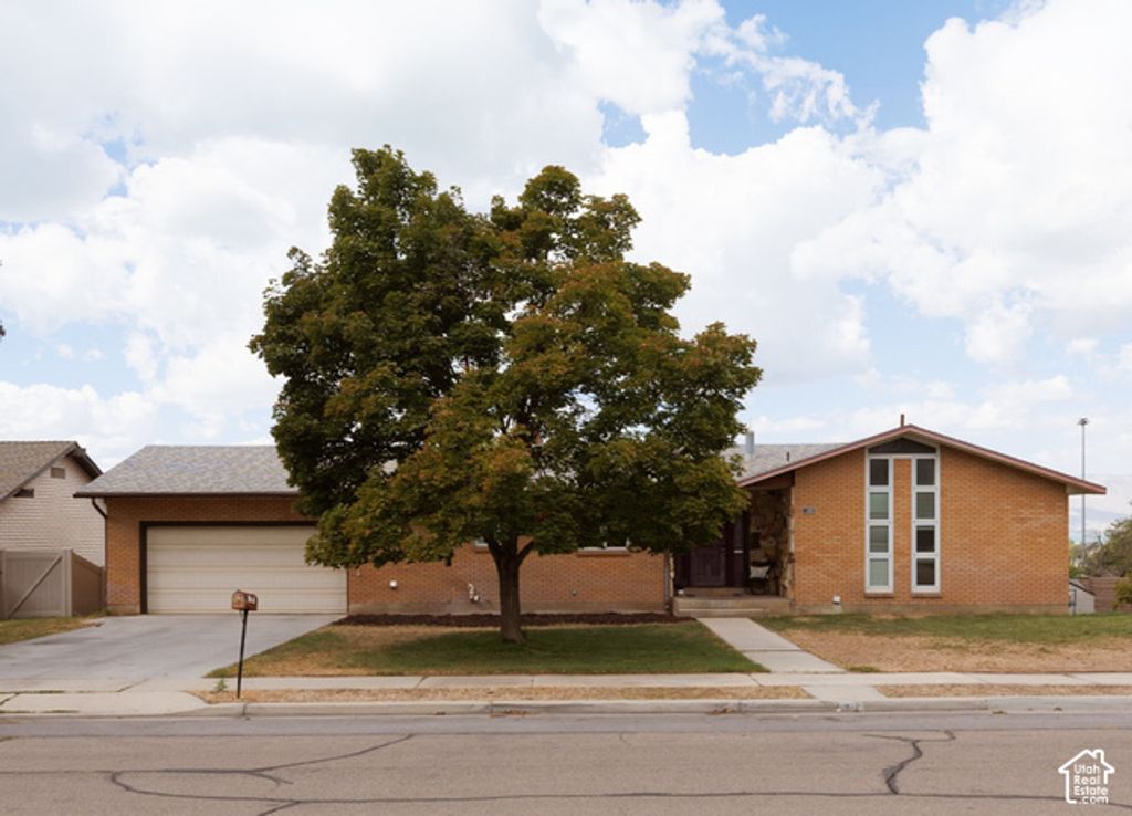 1303 N LAKEVIEW DR, Provo, UT 84604