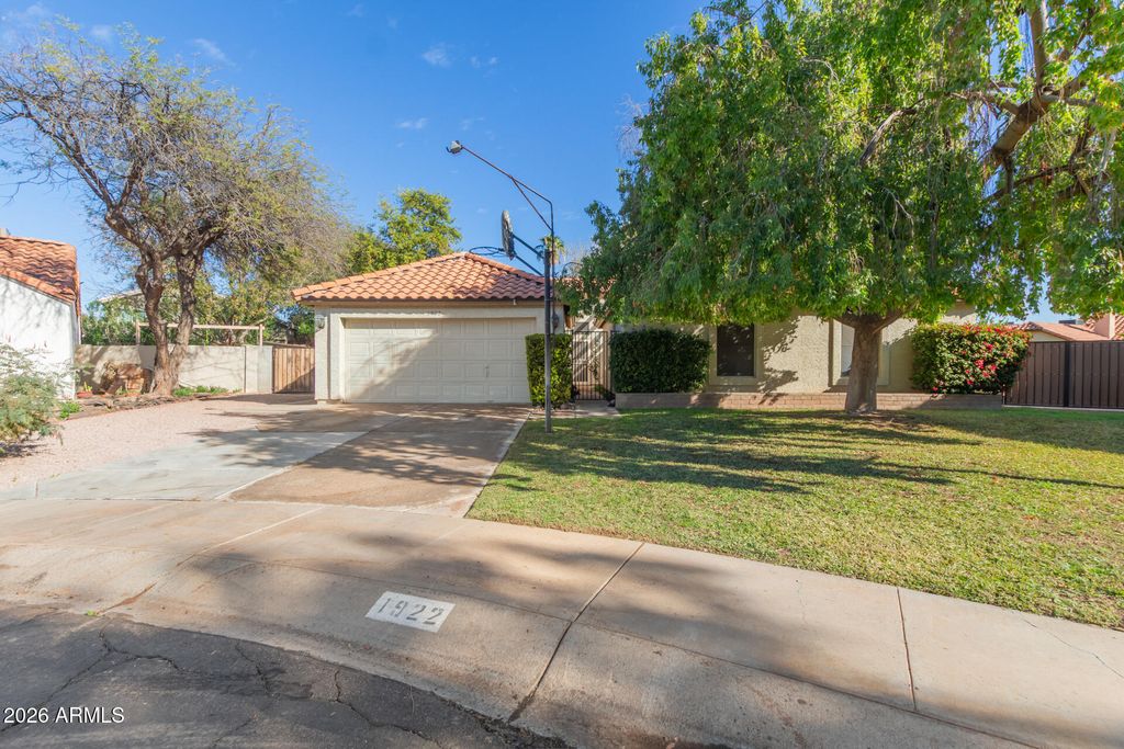 1922 E PALOMINO Drive, Tempe, AZ 85284