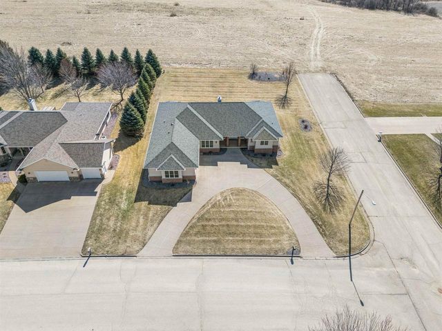 1175 Matador Drive, Platteville, WI 53818