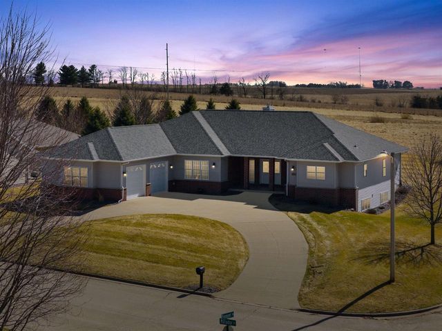1175 Matador Drive, Platteville, WI 53818