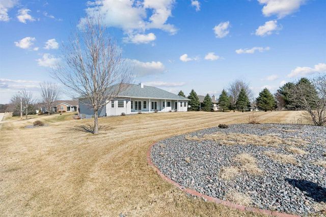 1175 Matador Drive, Platteville, WI 53818