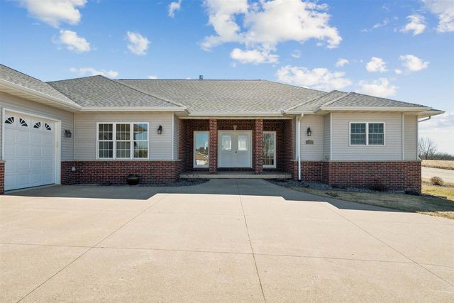 1175 Matador Drive, Platteville, WI 53818