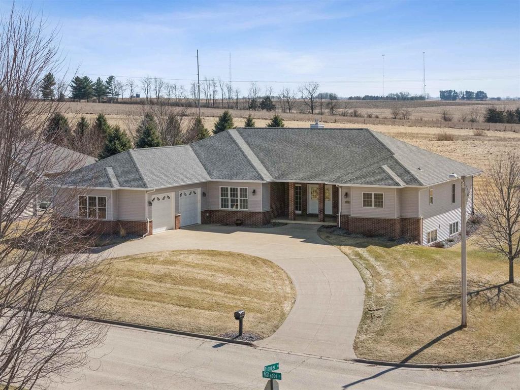1175 Matador Drive, Platteville, WI 53818