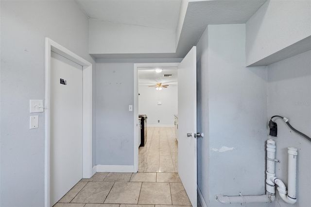9810 N 54TH STREET, Temple Terrace, FL 33617