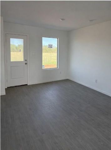 1941 Honey Locust Drive, Mustang, OK 73128