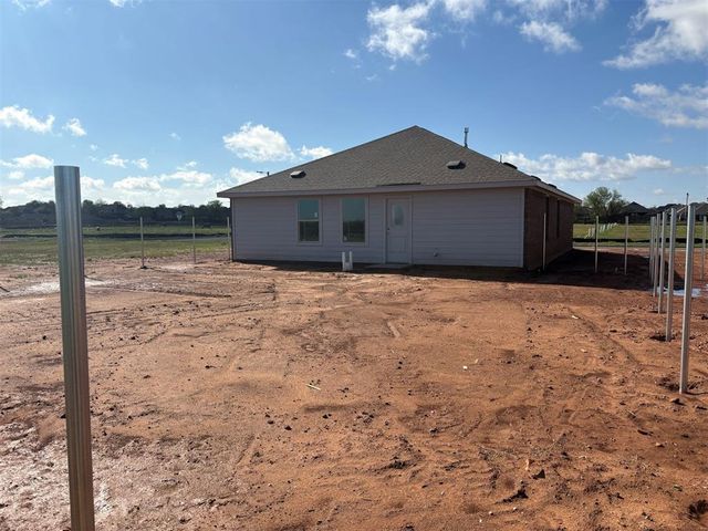 1941 Honey Locust Drive, Mustang, OK 73128