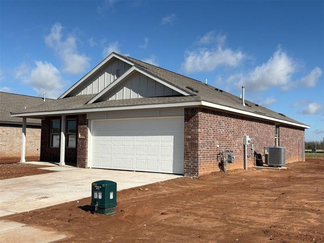 1941 Honey Locust Drive, Mustang, OK 73128