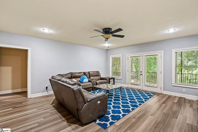 6 Mendenhall Court, Simpsonville, SC 29681