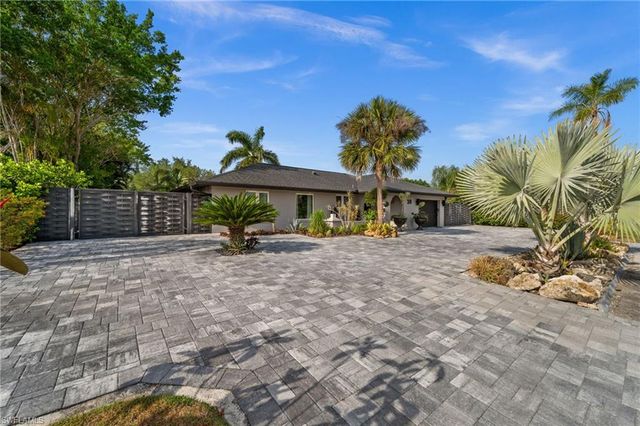 38 Willoughby DR, Naples, FL 34110