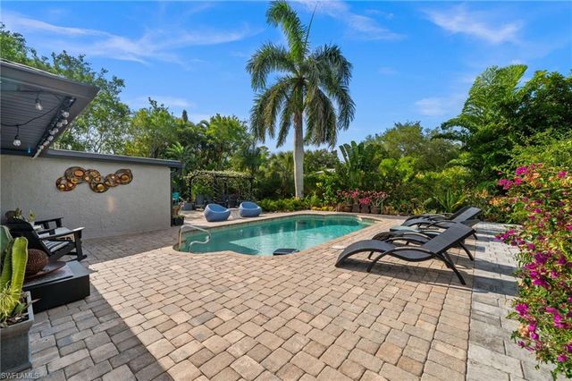 38 Willoughby DR, Naples, FL 34110