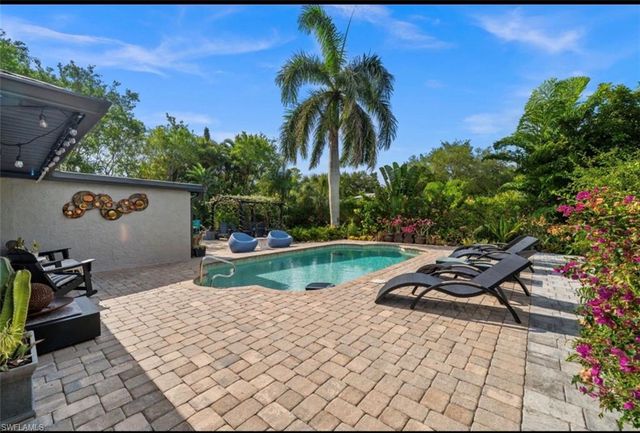 38 Willoughby DR, Naples, FL 34110