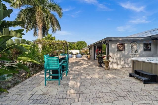 38 Willoughby DR, Naples, FL 34110