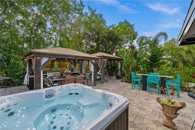 38 Willoughby DR, Naples, FL 34110