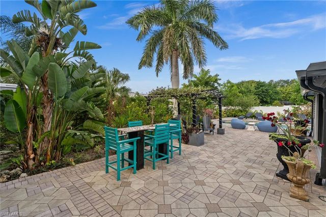 38 Willoughby DR, Naples, FL 34110