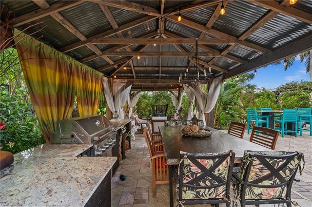 38 Willoughby DR, Naples, FL 34110