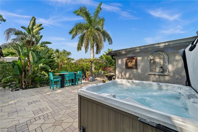 38 Willoughby DR, Naples, FL 34110