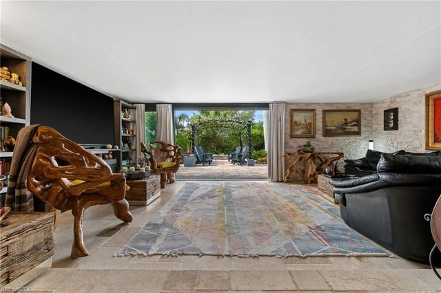 38 Willoughby DR, Naples, FL 34110