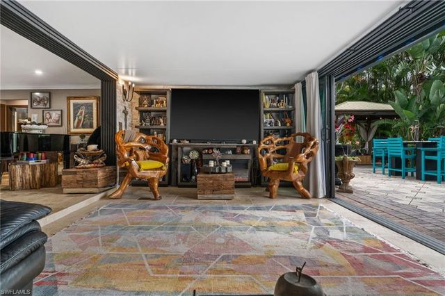 38 Willoughby DR, Naples, FL 34110