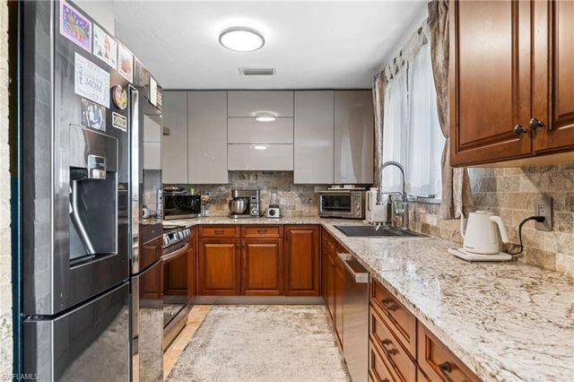 38 Willoughby DR, Naples, FL 34110