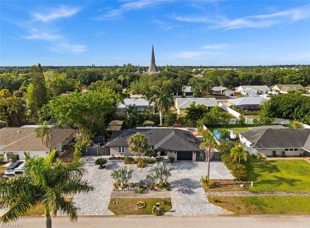 38 Willoughby DR, Naples, FL 34110